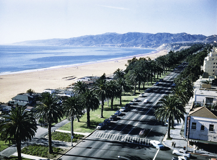 Ocean Ave hugs the Pacific coastline in Santa Monica in 1955.