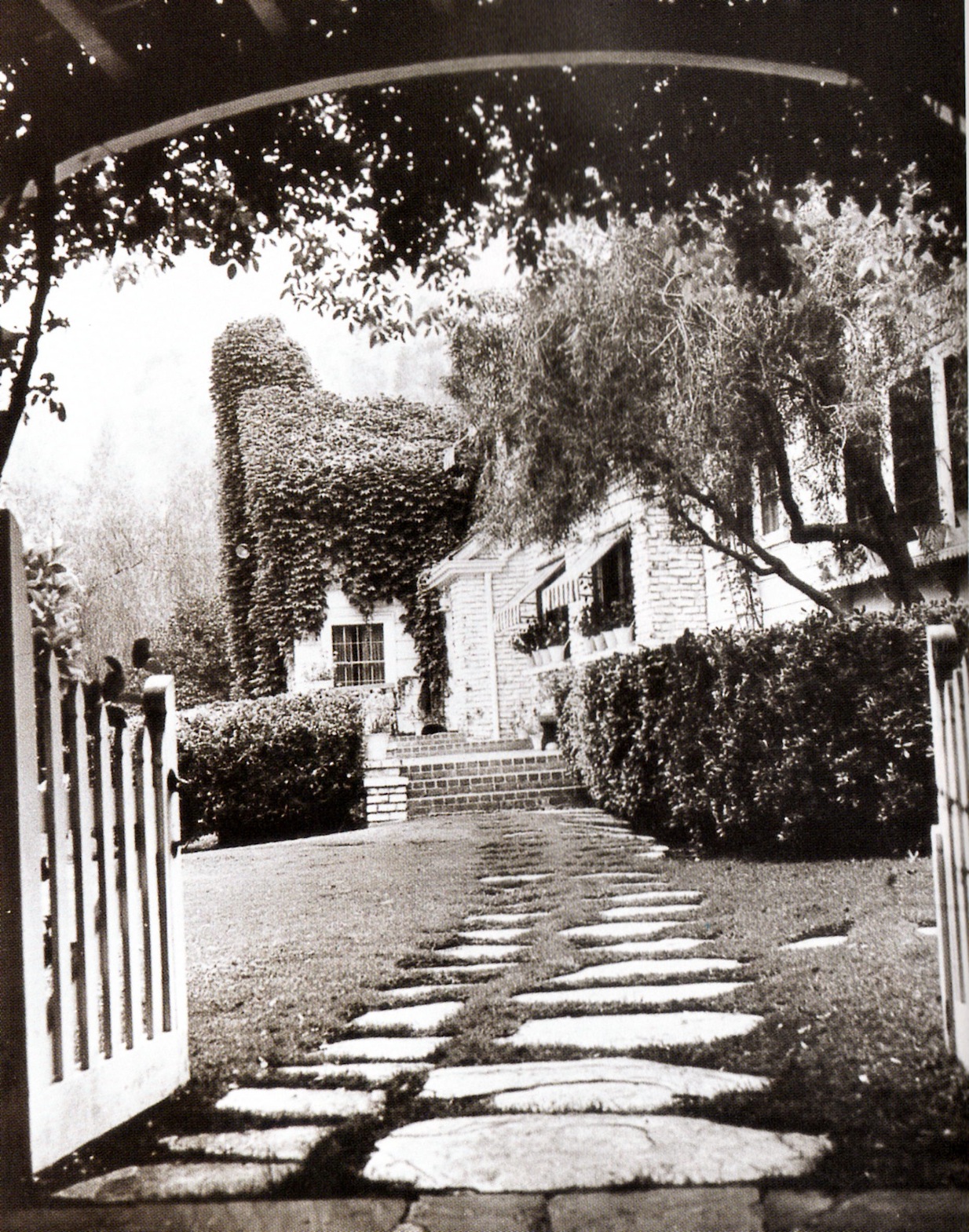 Clark Gable and Carole Lombards “House of Two Gables” in Encino, Los  Angeles |