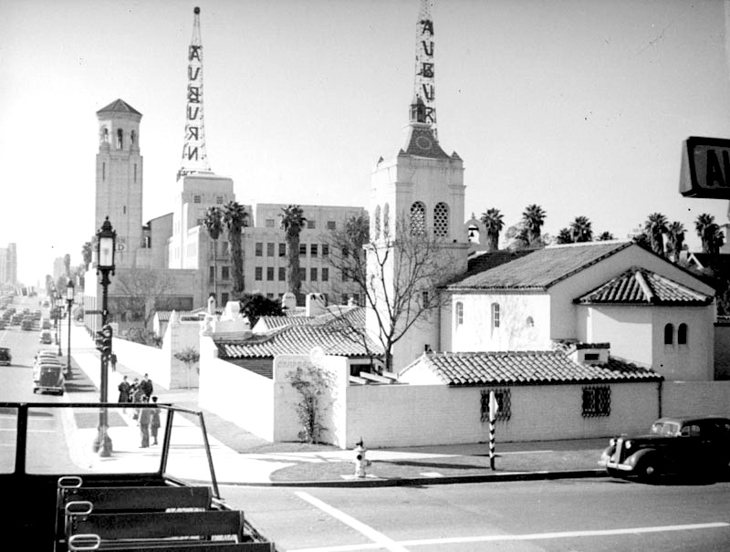 Chapman Park Hotel & Bungalows, corner of Wilshire & Alexandria, 1938