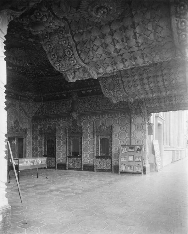 El Capitan foyer, Hollywood Blvd