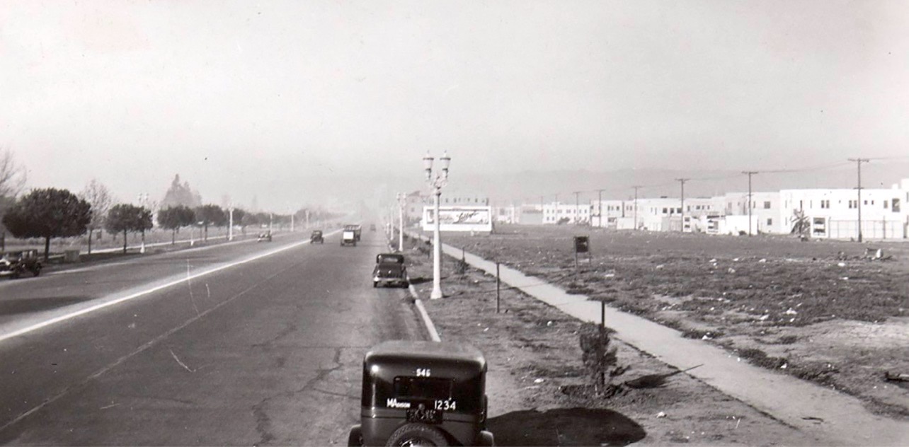 Looking west on Wilshire Boulevard from Fairfax Ave, Los Angeles, circa ...