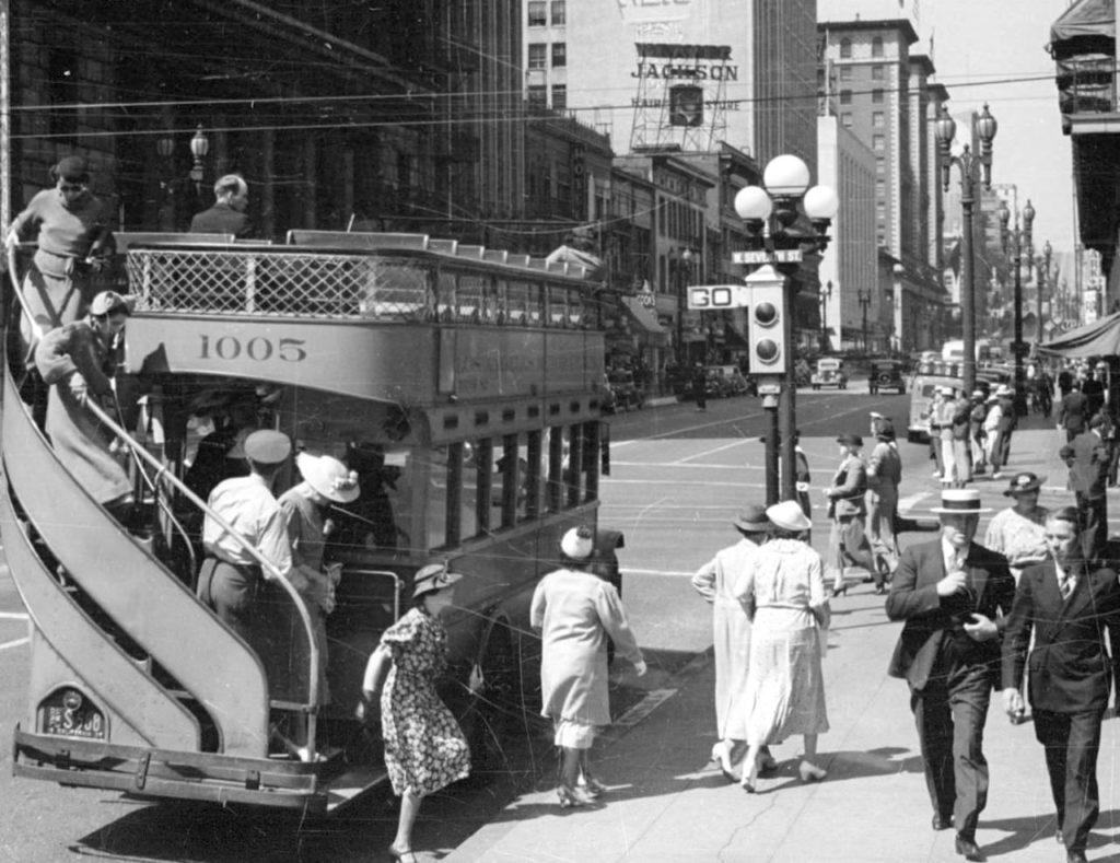 Women getting off a double-decker bus, South Olive & West 7th Streets,  downtown Los Angeles, 1937 |