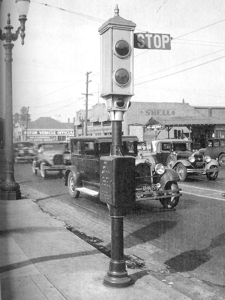 Semaphore traffic light somewhere in Los Angeles, circa 1928