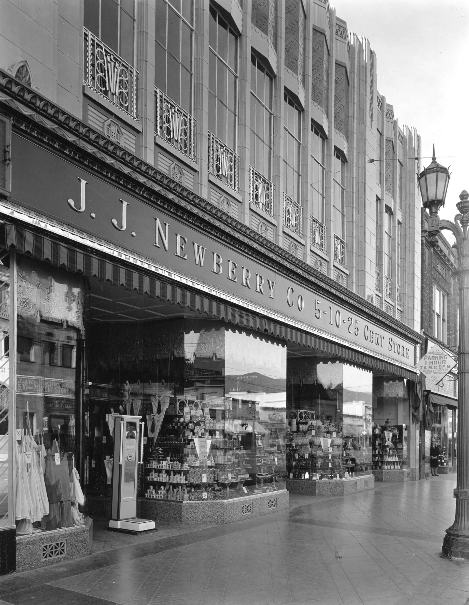 JJ Newberry five-and-dime store, 6604 Hollywood Blvd, Hollywood (undated)